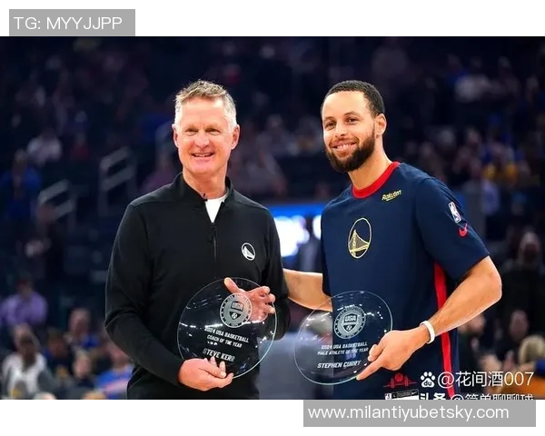 科尔盛赞库里在球队中的核心地位一切战术围绕他展开